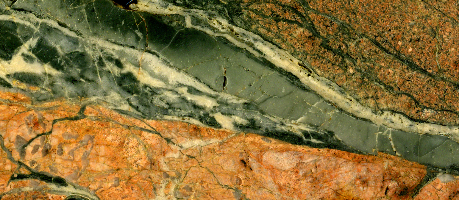 Météorite traversant le ciel au-dessus de Rochechouart